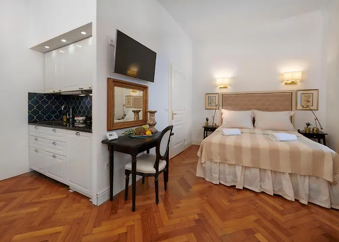 Casa Dei Fiori بولا
